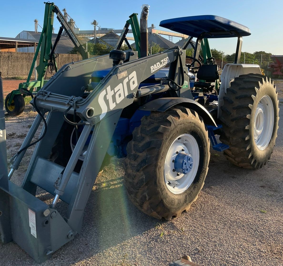 Trator New Holland 7630, Ano 2000